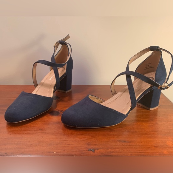 Journey Foster Navy Pumps NEW - Picture 5 of 9